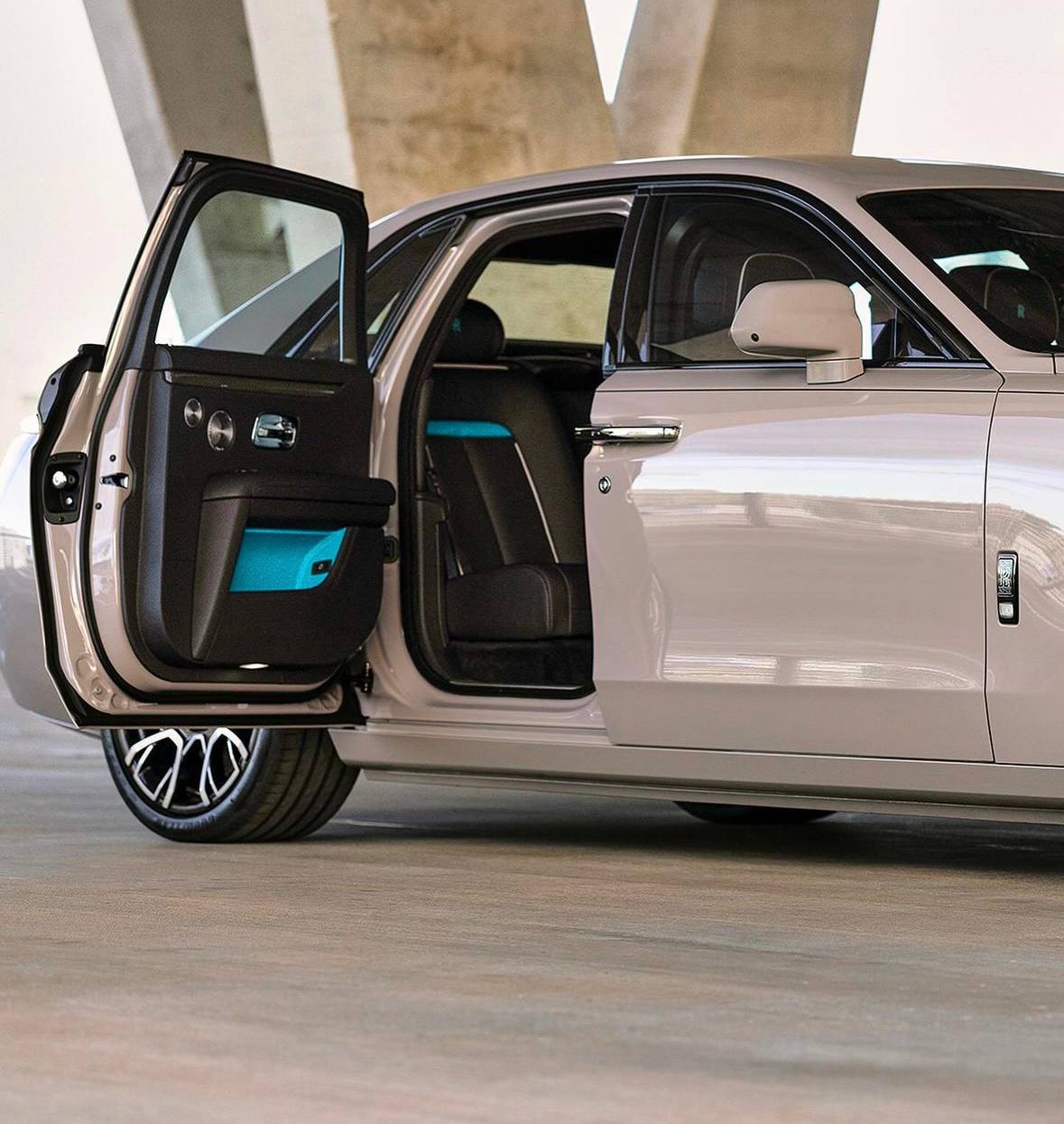 
								Rolls-Royce full									